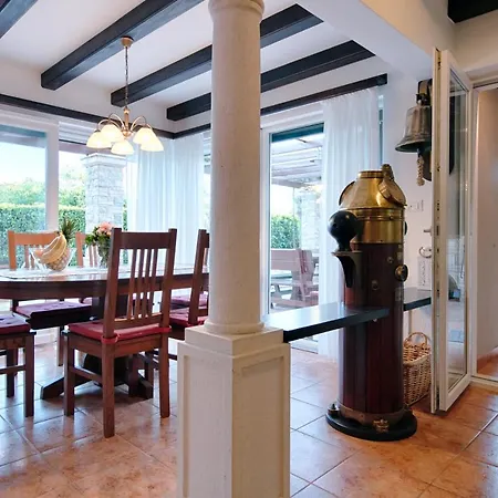 Luci Villa *