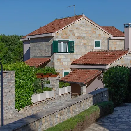 Luci Villa *