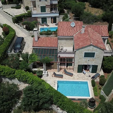 Luci Villa *