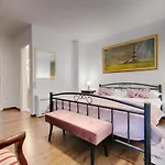 Luci Villa *