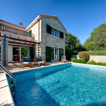 Luci Villa