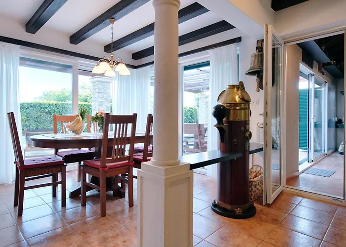 Luci Villa *