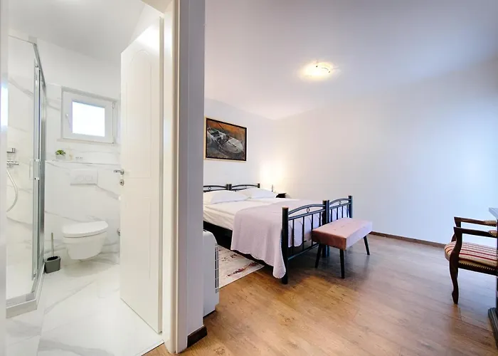 Luci Villa *