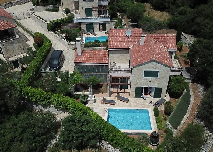 Luci Villa *